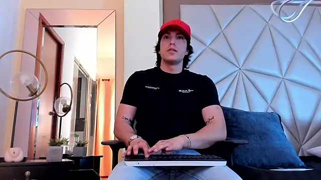 Karimferrer online show from February 8, 3:30 am