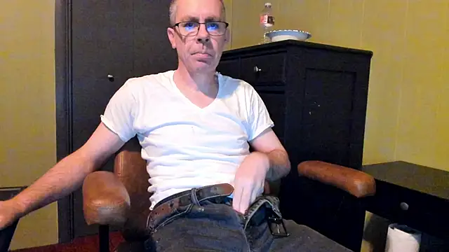 Snapshot of ImportantEquator0 chatting on October 14, 12:34 pm ImportantEquator0 online show from October 14, 12:34 pm