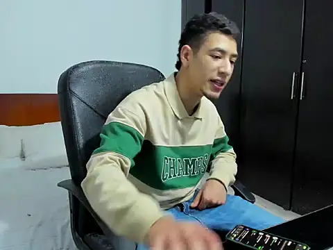 Snapshot of Chandler_ken chatting on October 25, 1:40 am Chandler ken online show from October 25, 1:40 am