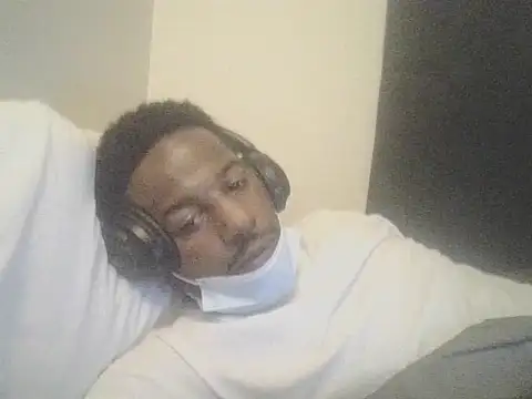 Snapshot of DreamvilleINC chatting on October 8, 7:24 am DreamvilleINC online show from October 8, 7:24 am