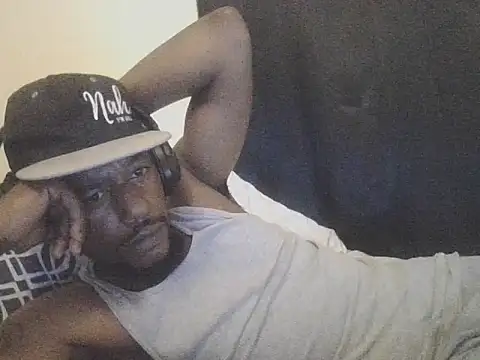 Snapshot of DreamvilleINC chatting on September 27, 2:09 am DreamvilleINC online show from September 27, 2:09 am