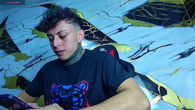 Kevin22 222 online show from March 14, 10:15 pm