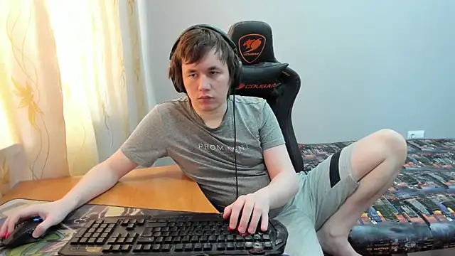 iliaskrislove online show from March 28, 8:36 am