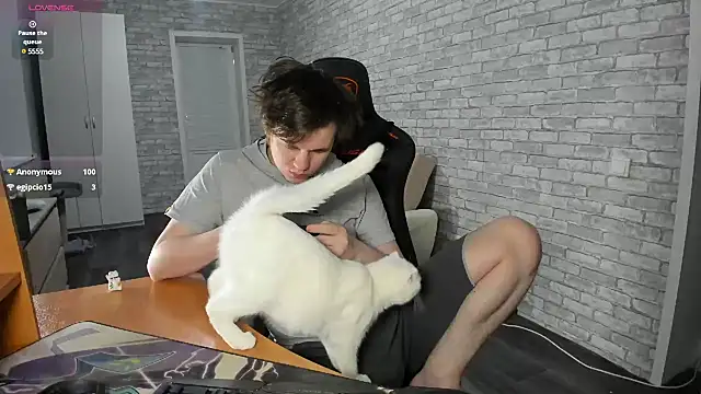 iliaskrislove online show from February 7, 7:49 pm