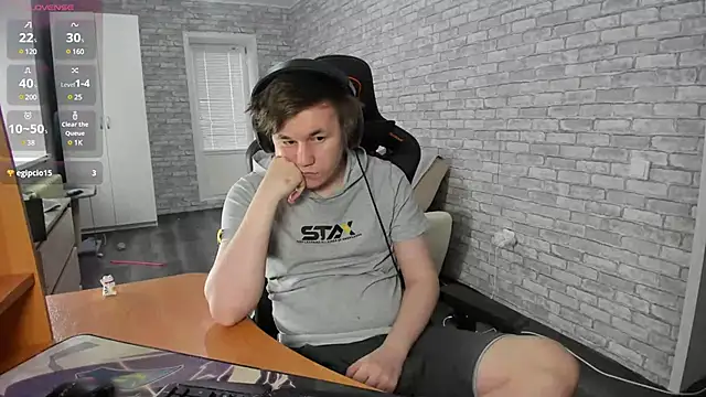 iliaskrislove online show from February 3, 6:45 am