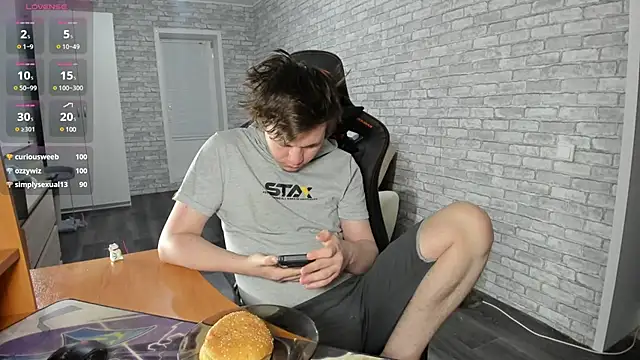 iliaskrislove online show from February 5, 3:09 pm