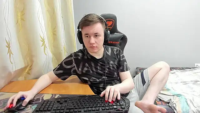 iliaskrislove online show from April 29, 6:03 pm