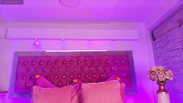 Tayzon Foxxx online show from December 14, 8:27 pm