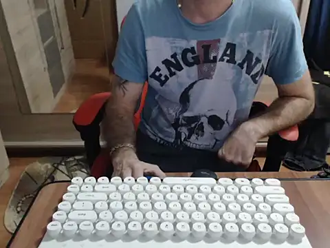 uncutguy01 online show from October 25, 6:04 am