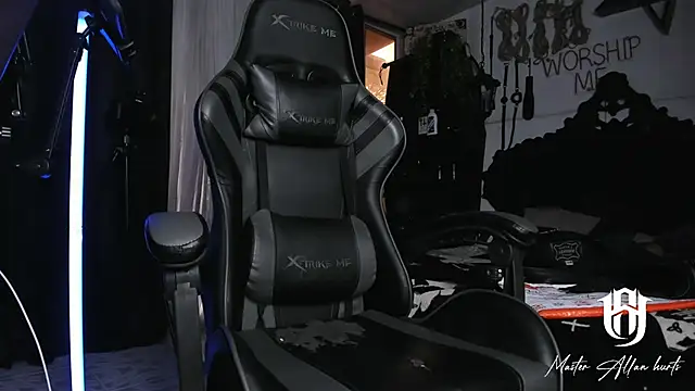 allanhurtss online show from January 3, 7:18 pm