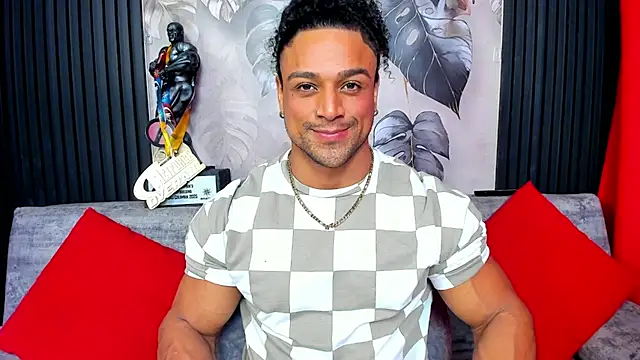 Snapshot of MikeEstevess chatting on October 26, 9:33 am MikeEstevess online show from October 26, 9:33 am