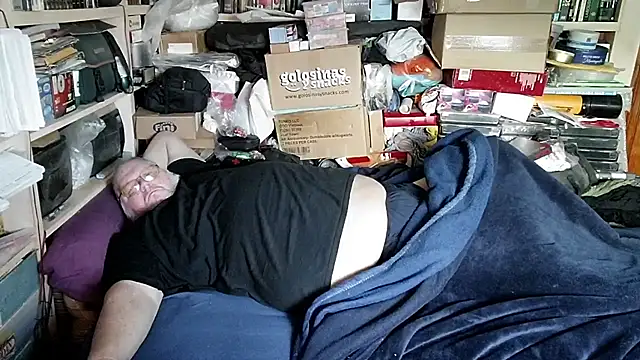 hadeszeuss2 online show from April 2, 5:43 pm