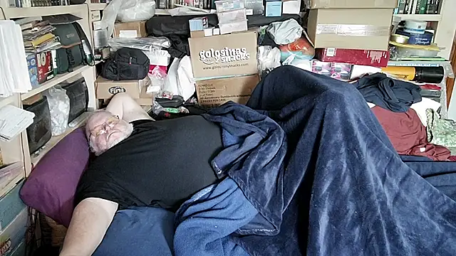 hadeszeuss2 online show from April 7, 1:44 pm