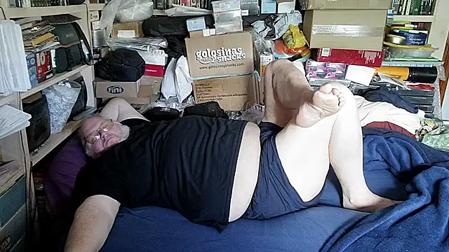 hadeszeuss2 online show from April 17, 1:14 pm