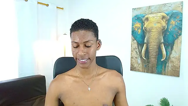 maiki18  online show from December 18, 9:33 pm