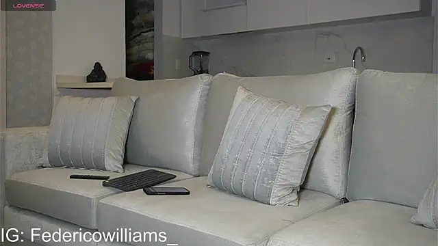 Snapshot of Derek_w chatting on January 26, 1:31 am Derek w online show from January 26, 1:31 am