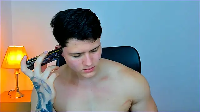 Snapshot of Hazzan_Velez chatting on February 25, 11:44 pm Hazzan Velez online show from February 25, 11:44 pm