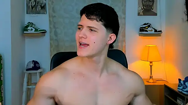 Snapshot of Hazzan_Velez chatting on January 20, 9:32 pm Hazzan Velez online show from January 20, 9:32 pm