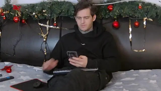 CarterCole online show from December 27, 8:02 am