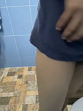 Snapshot of zeck80 chatting on October 4, 1:43 am zeck80 online show from October 4, 1:43 am