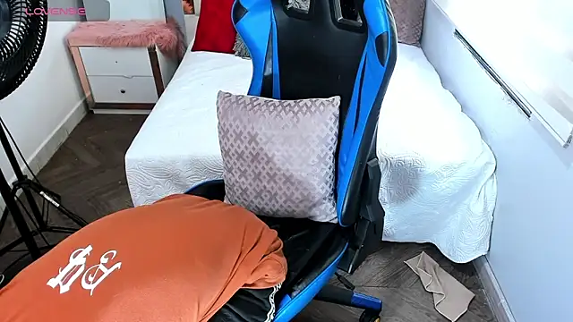 Backsex boy online show from September 8, 3:00 pm