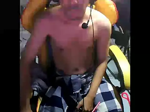 cloudyth1994 online show from December 14, 9:56 pm