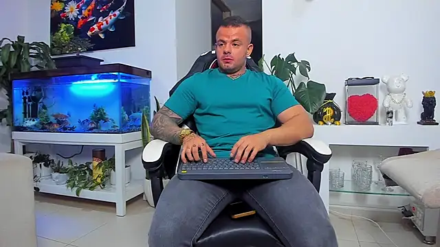 Snapshot of Johnnygrayson1 chatting on October 26, 2:13 am Johnnygrayson1 online show from October 26, 2:13 am