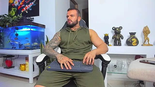 Johnnygrayson1 online show from December 20, 2:51 am