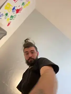 Snapshot of BROKEBOY707 chatting on December 13, 5:49 am BROKEBOY707 online show from December 13, 5:49 am