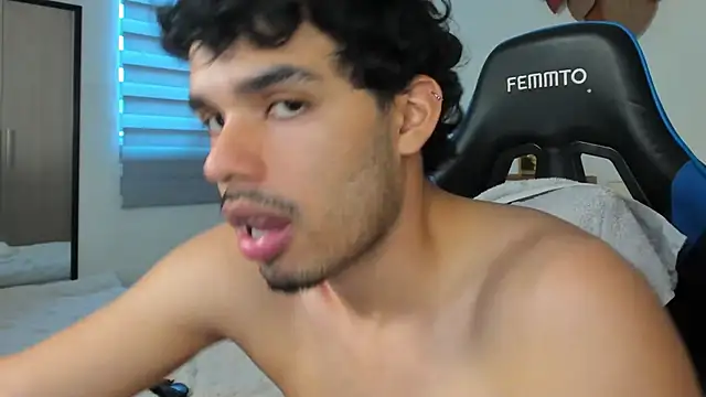 mateoleonee online show from January 2, 8:57 pm