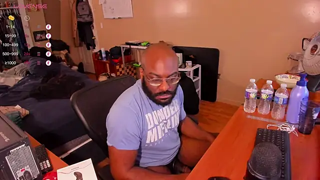 MrChuckDailyXXX online show from February 8, 12:17 pm