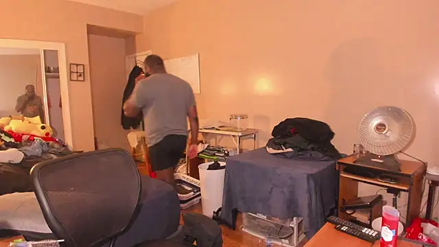 MrChuckDailyXXX online show from April 16, 3:17 am