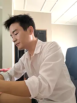 kisstoyousoon2024 online show from November 4, 10:38 am