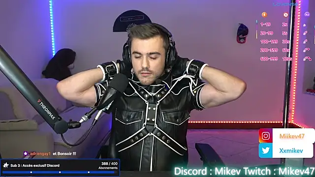 Snapshot of Mikev chatting on October 2, 6:01 pm Mikev online show from October 2, 6:01 pm