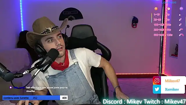 Snapshot of Mikev chatting on September 29, 6:04 pm Mikev online show from September 29, 6:04 pm