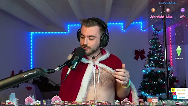 Snapshot of Mikev chatting on December 9, 7:03 pm Mikev online show from December 9, 7:03 pm