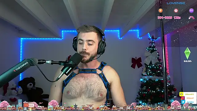 Snapshot of Mikev chatting on December 16, 7:10 pm Mikev online show from December 16, 7:10 pm