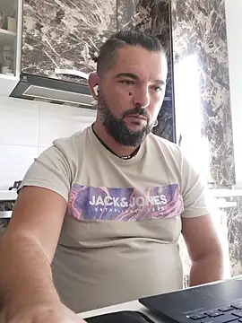 Snapshot of Winchesterguy chatting on September 11, 8:24 am Winchesterguy online show from September 11, 8:24 am