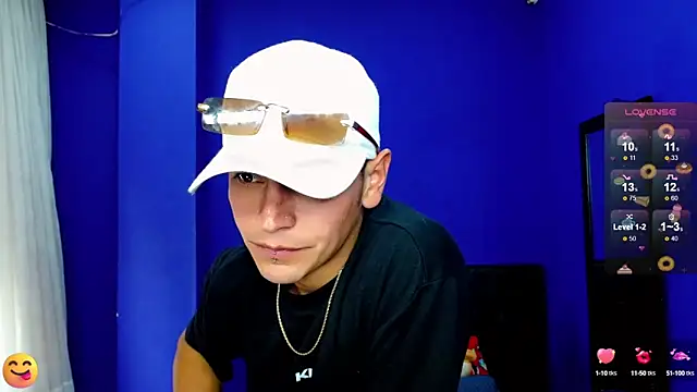 Snapshot of _snopyy_ chatting on February 4, 7:22 pm  snopyy  online show from February 4, 7:22 pm