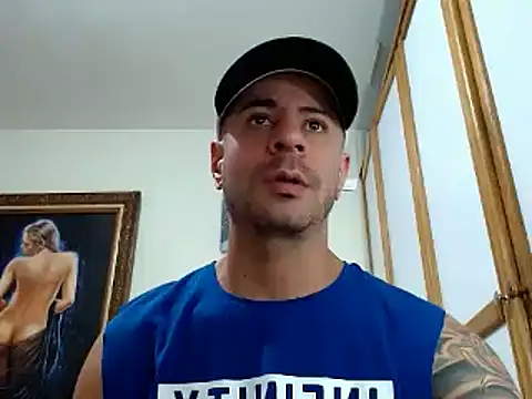 Snapshot of nicolay_74 chatting on December 4, 7:12 pm nicolay 74 online show from December 4, 7:12 pm