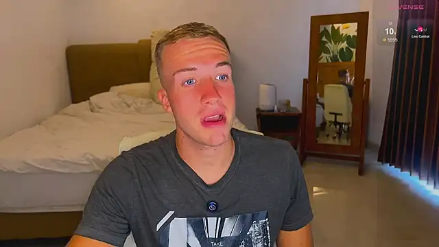 Snapshot of tommy_cumfinger chatting on September 18, 1:51 am tommy cumfinger online show from September 18, 1:51 am