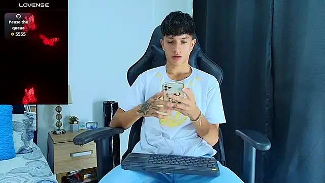  CamiloBass online show from June 14, 1:25 am