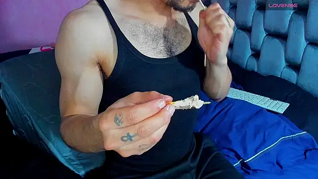 Piggy Eddy online show from February 23, 1:42 am