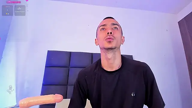 Snapshot of steven_hott8 chatting on March 20, 12:53 pm steven hott8 online show from March 20, 12:53 pm