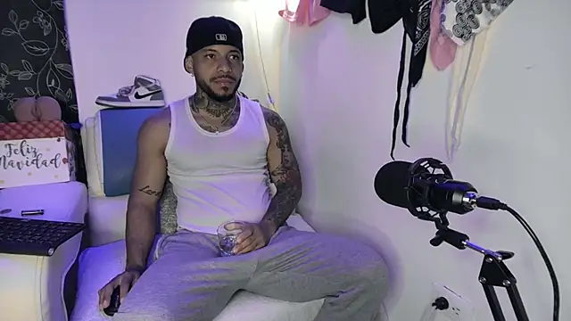 Leenar Key online show from March 14, 11:23 am