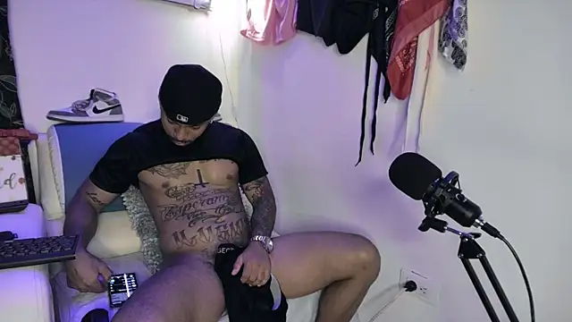 Leenar Key online show from March 11, 1:56 pm