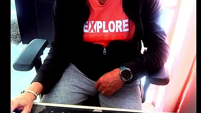 tamron41 online show from May 4, 1:24 pm