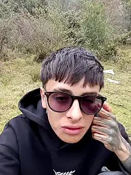 Snapshot of Cuervo_maniaco chatting on February 19, 5:16 pm Cuervo maniaco online show from February 19, 5:16 pm