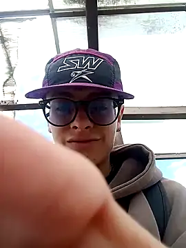 Snapshot of Cuervo_maniaco chatting on January 15, 4:21 pm Cuervo maniaco online show from January 15, 4:21 pm