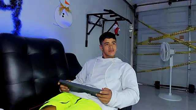 Rob saenz  online show from December 2, 1:11 pm